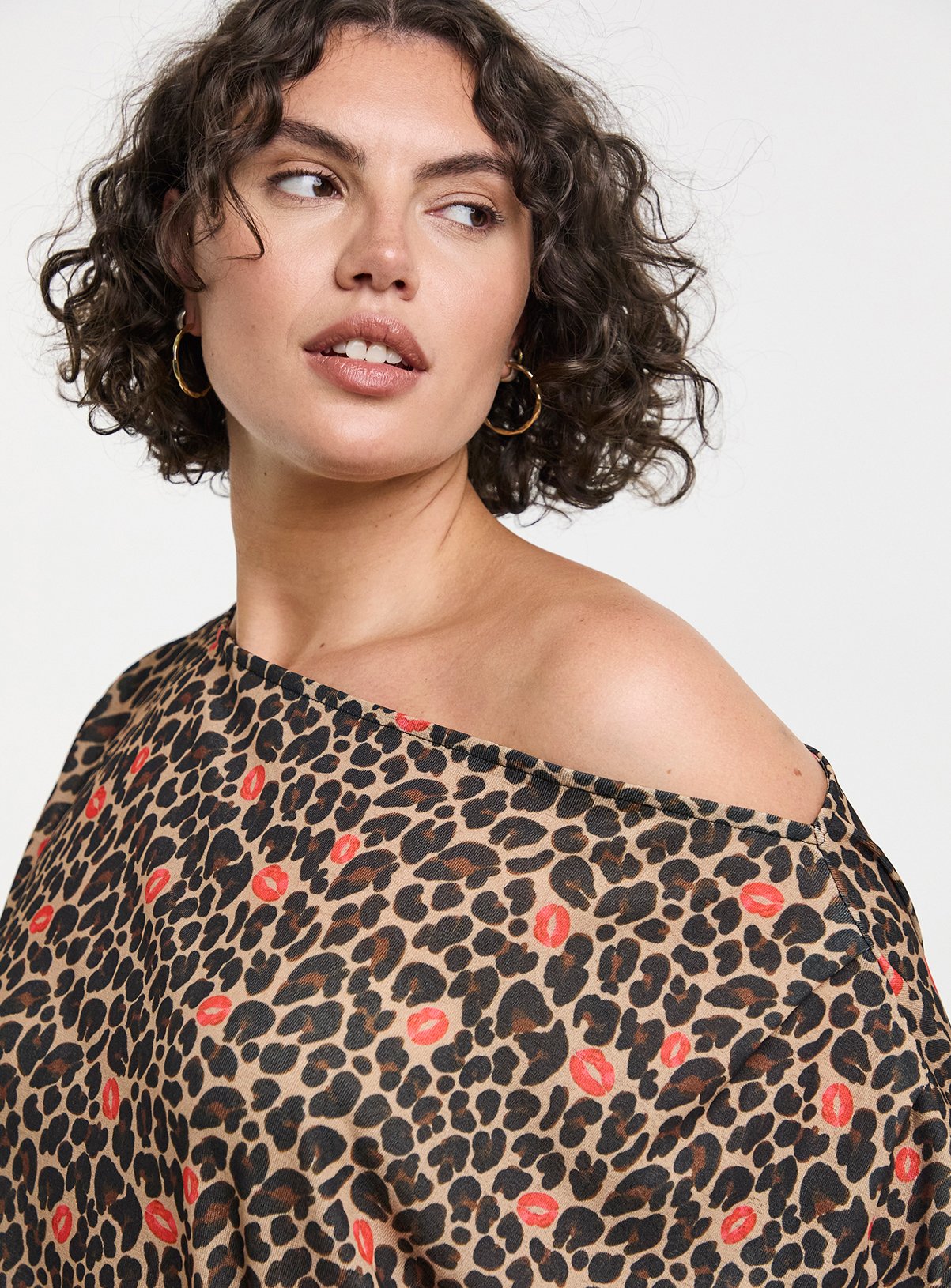 SIMPLY BE Leopard & Lips Print Off The Shoulder Mesh Top 22 - Image 4 thumbnail